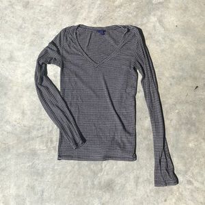 Long sleeve v-neck